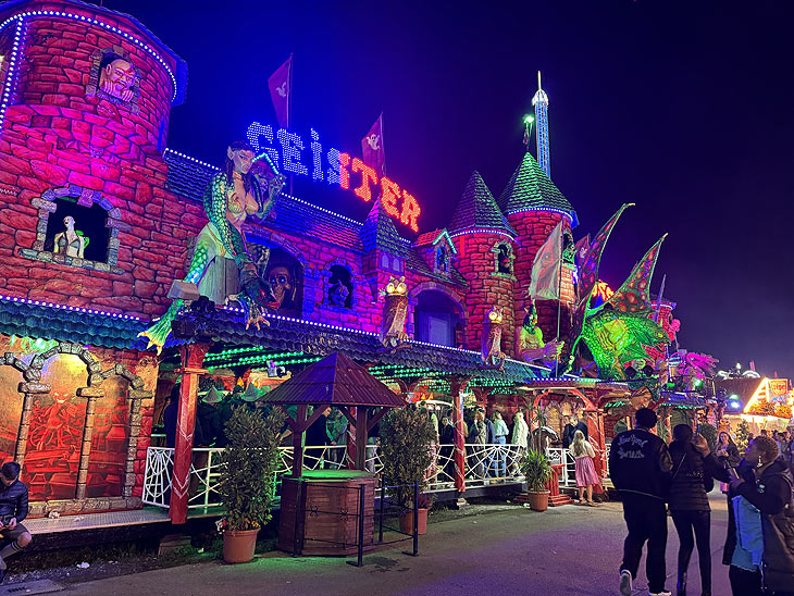 Oktoberfest - Vergn&uuml;gungsgesch&auml;ft: Geisterschloss - mit lebenden Geistern (Kunz & Kunz GbR)